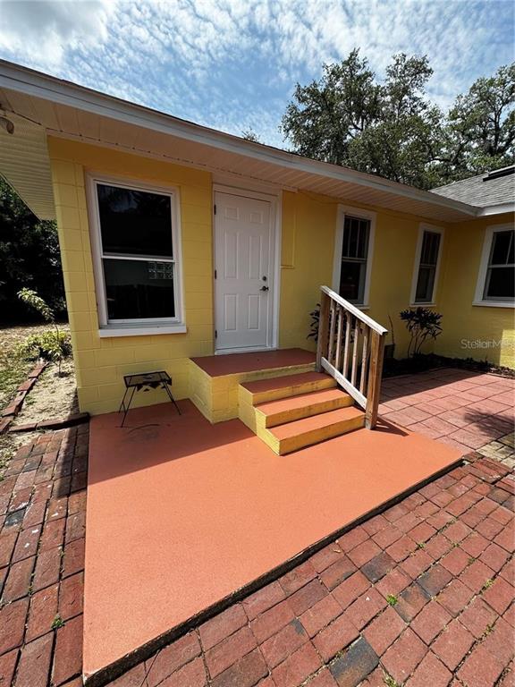 320 North Rhodes Street Mount Dora, FL 32757 - Photo 14 of 33 a front view of house with yard