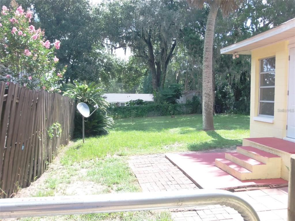 320 North Rhodes Street Mount Dora, FL 32757 - Photo 15 of 33 a view of a backyard with pathway