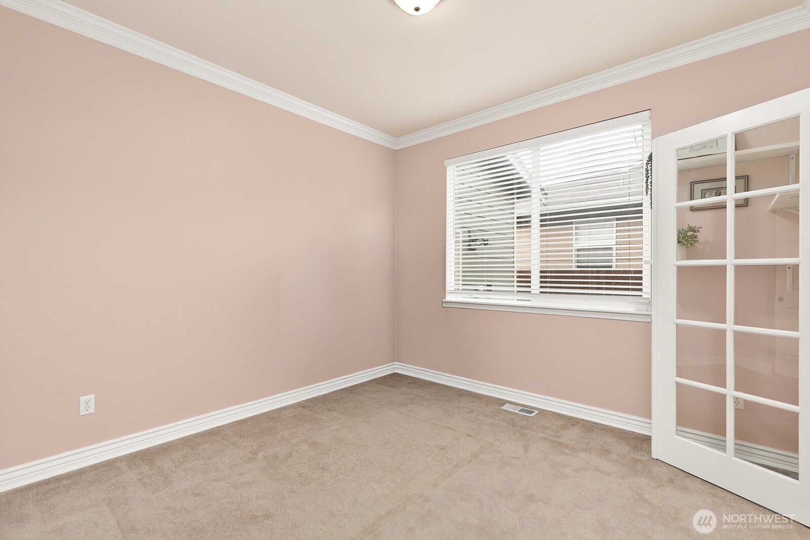 550 Pasco Place Northeast Renton, WA 98059 - Photo 16 of 32 an empty room with a window