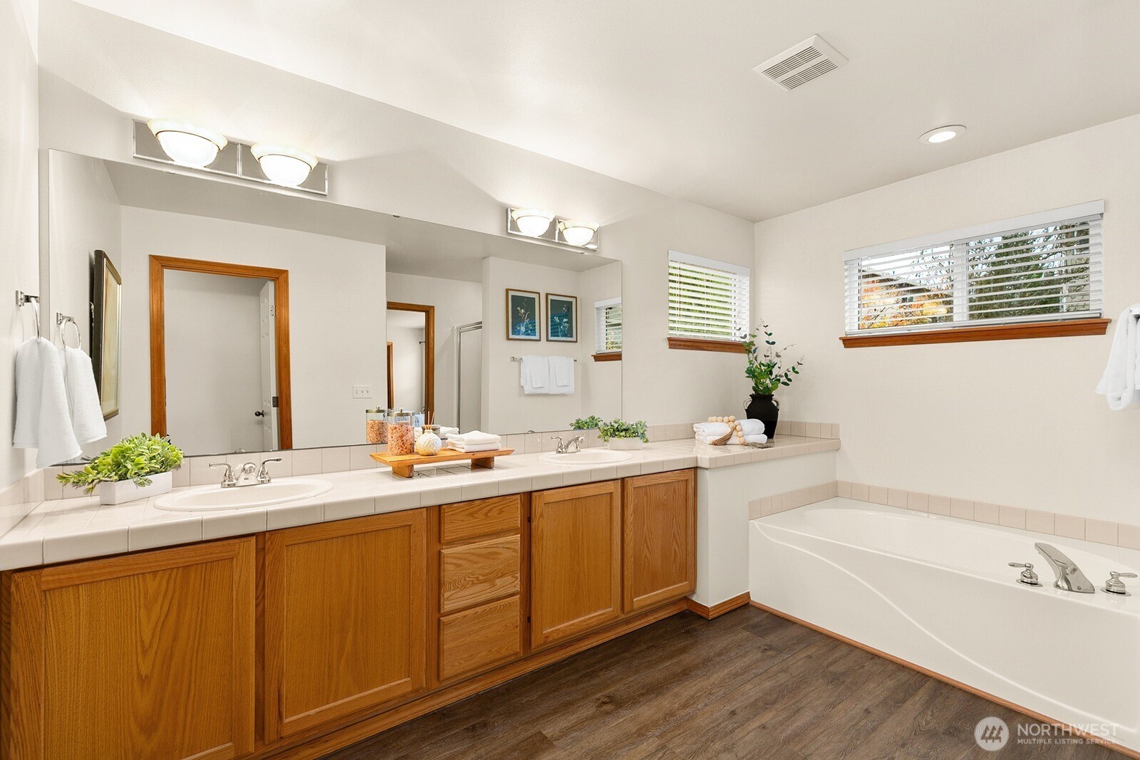 550 Pasco Place Northeast Renton, WA 98059 - Photo 19 of 32 a spacious bathroom with a double vanity sink mirror and bathtub