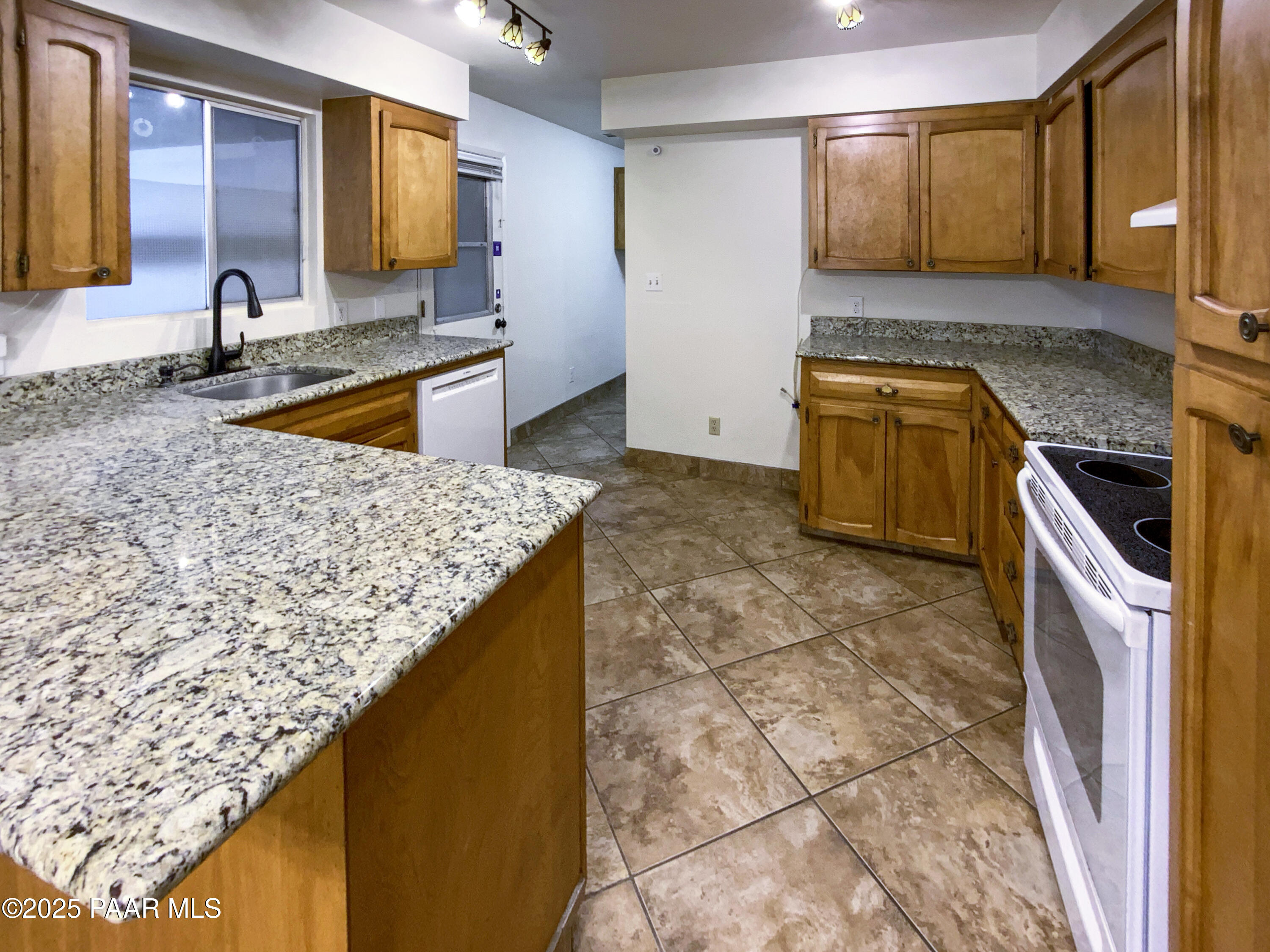 1913 Meadowbrook Road Prescott, AZ 86303 - Photo 6 of 26 photo_06