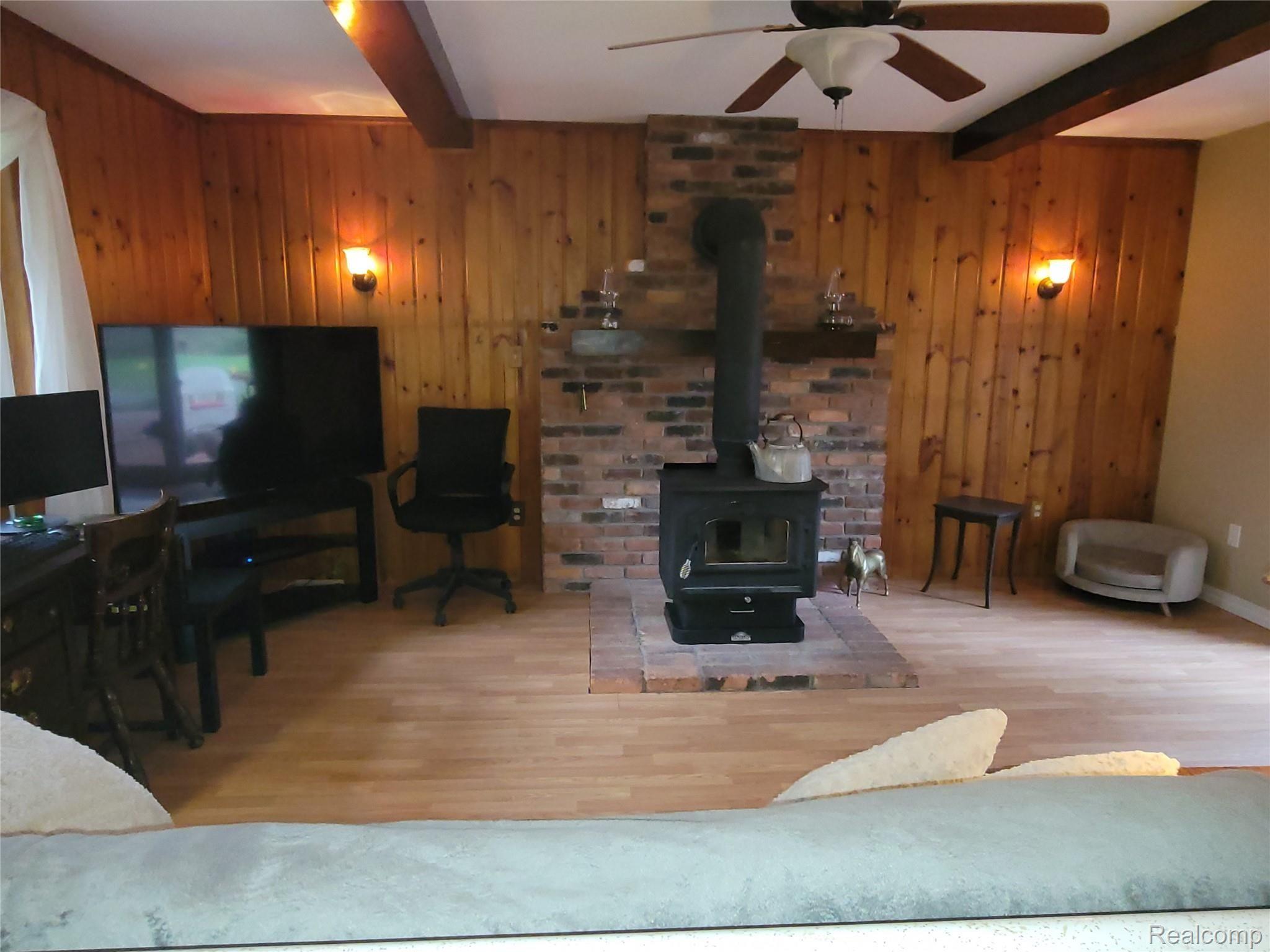 636 Argentine Road Howell, MI 48843 - Photo 24 of 38 20220508_191547.jpg