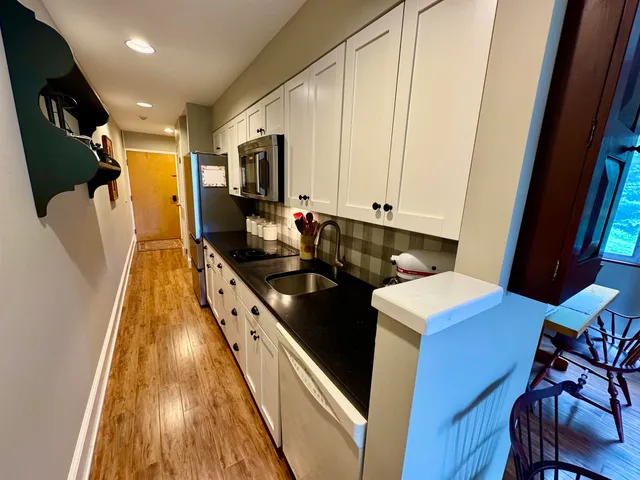 $225,000 | 30 Mountainside Drive, Unit 201, Warren, VT 05674