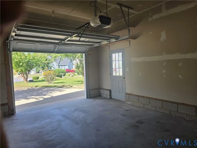 a view of empty room with window