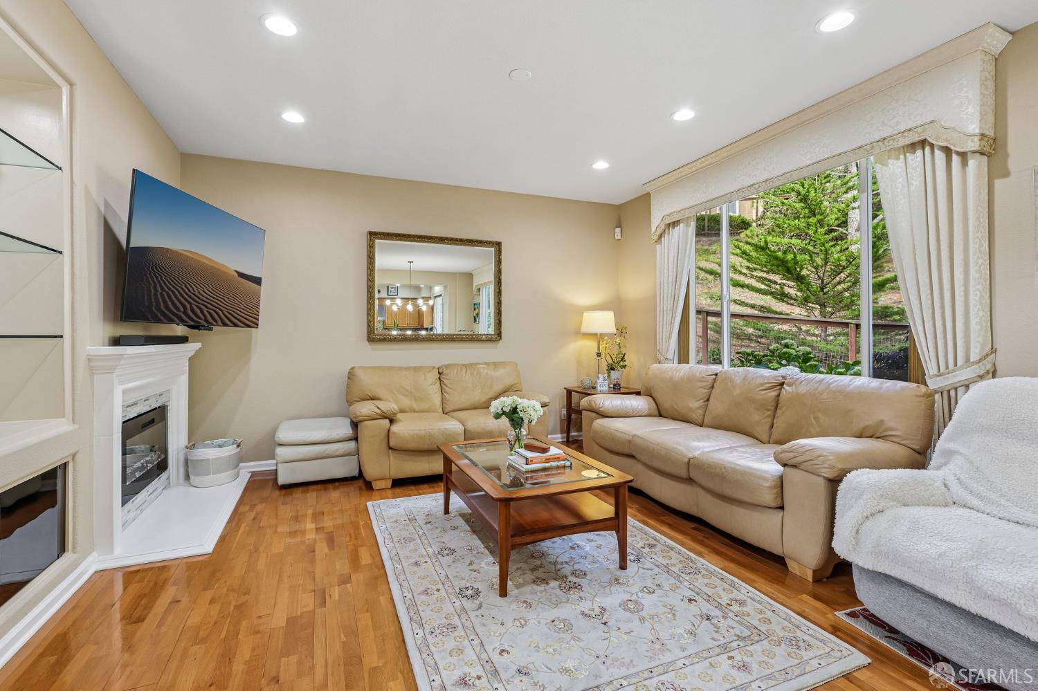 356 View Point Court Pacifica, CA 94044 - Photo 8 of 41
