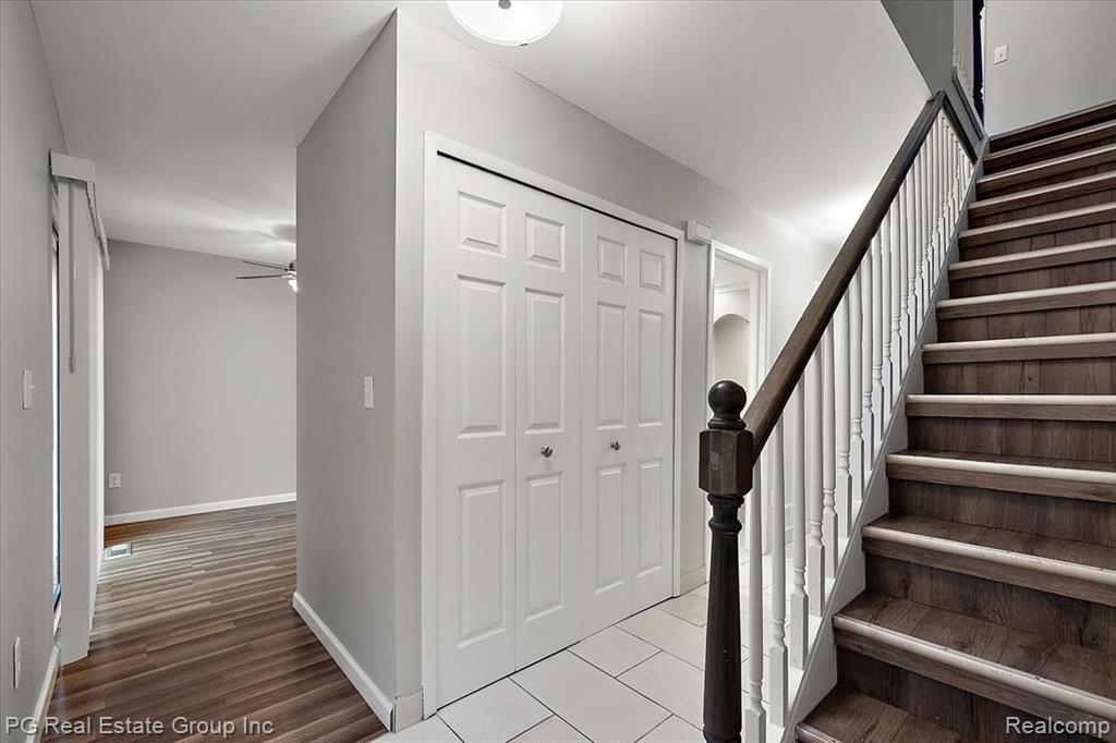 1432 Oakbrook Rochester Hills Rochester, MI 48307 - Photo 5 of 34