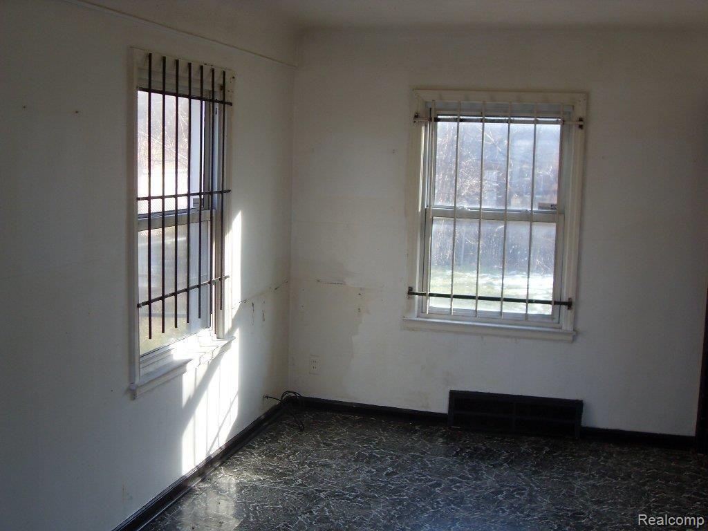 18616 Greenfield Road Detroit, MI 48235 - Photo 9 of 12 261-893031-DININGROOM