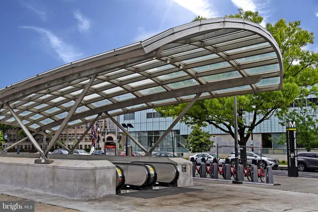 $5,800 | 11 R Street Northwest, Washington, DC 20001