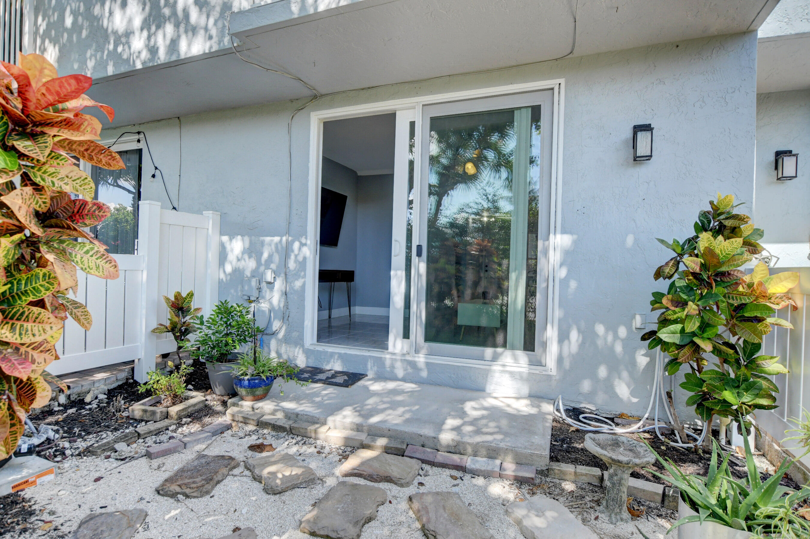 980 Jeffery Street Boca Raton, FL 33487 - Photo 20 of 26 Impact Glass