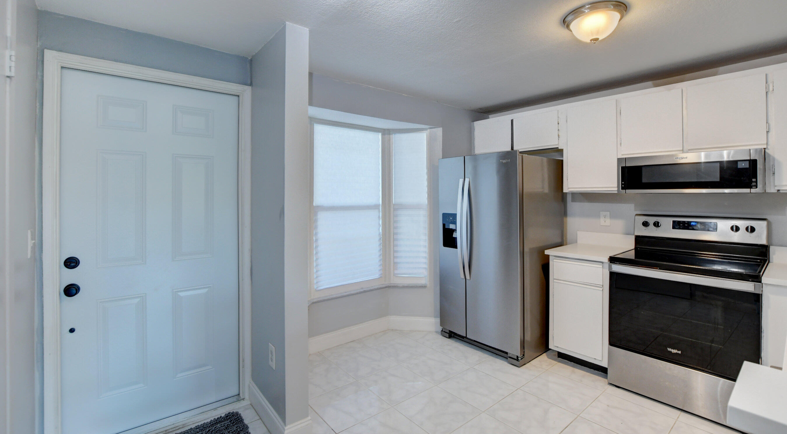 980 Jeffery Street Boca Raton, FL 33487 - Photo 5 of 26 Updated kitchen