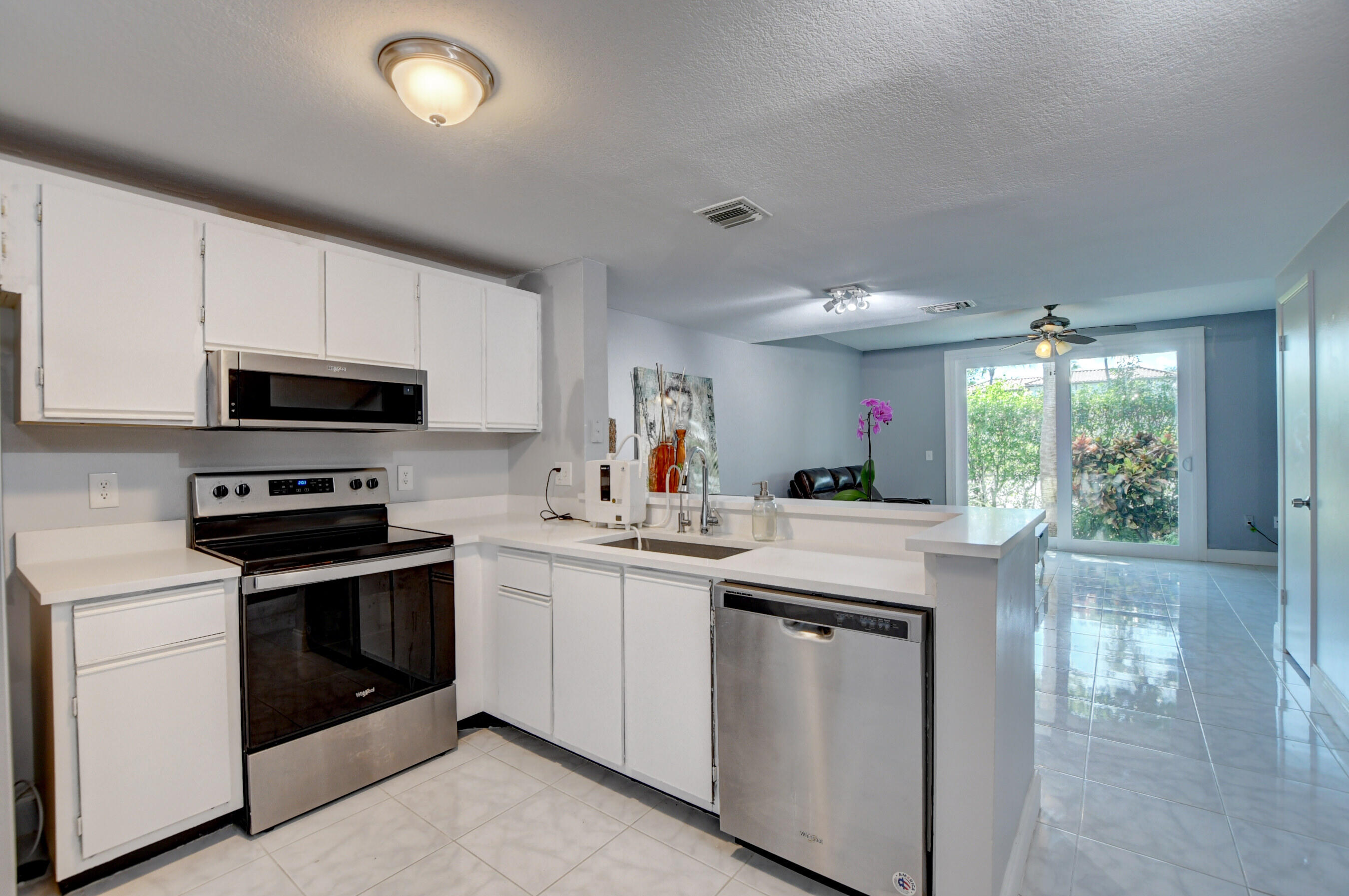 980 Jeffery Street Boca Raton, FL 33487 - Photo 9 of 26 Updated kitchen