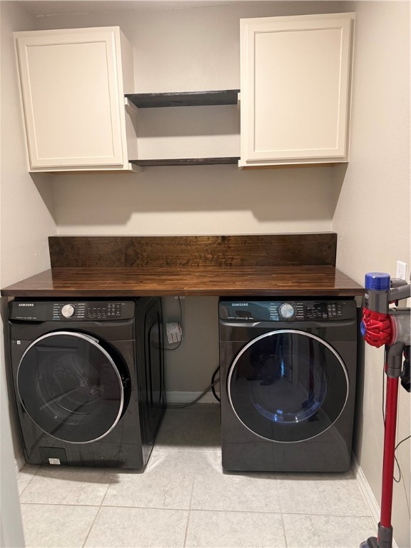 8166 97th Avenue Vero Beach, FL 32967 - Photo 7 of 11 a bathroom with a toilet and a sink