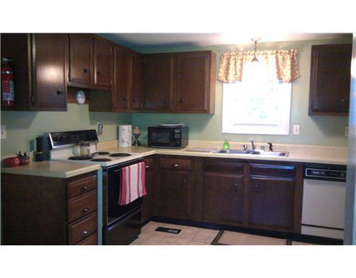 29 Hemlock Ridge Road Chelsea, ME 04330 - Photo 5 of 25 Kitchen.