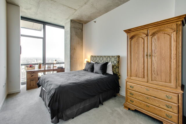 235 West Van Buren Street, Unit 4111 Chicago, IL 60607 - Photo 8 of 15 a bedroom with a bed and window