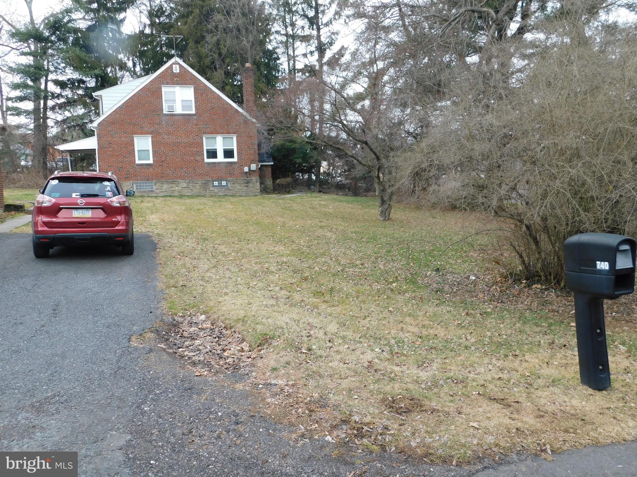 740 East Street Road Warminster, PA 18974 - Photo 9 of 11 Driveway to home