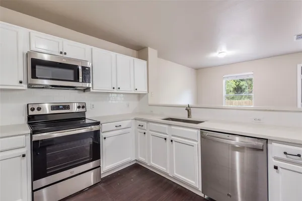 $2,125 | 8712 Dittmar Oaks Drive, Austin, TX 78748