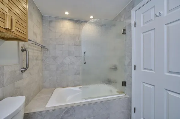 $5,999 | 27 Cranberry Lane, Burlington, MA 01803