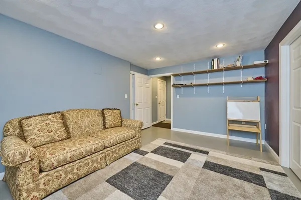 $5,999 | 27 Cranberry Lane, Burlington, MA 01803