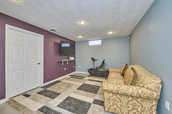 $5,999 | 27 Cranberry Lane, Burlington, MA 01803