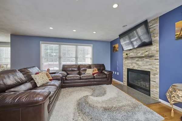 $5,999 | 27 Cranberry Lane, Burlington, MA 01803