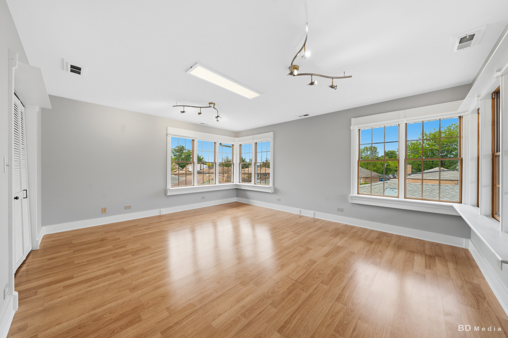 10428 South Springfield Avenue Chicago, IL 60655 - Photo 25 of 43 a view of an empty room with wooden floor and a window