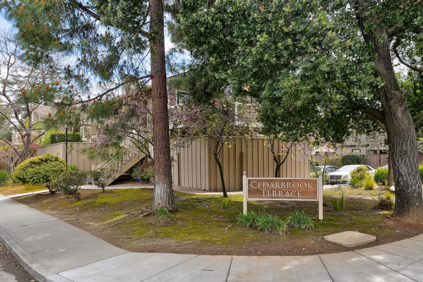 71 Roberts Road, Unit 5 Los Gatos, CA 95032 - Photo 2 of 27 Gallery Image 2