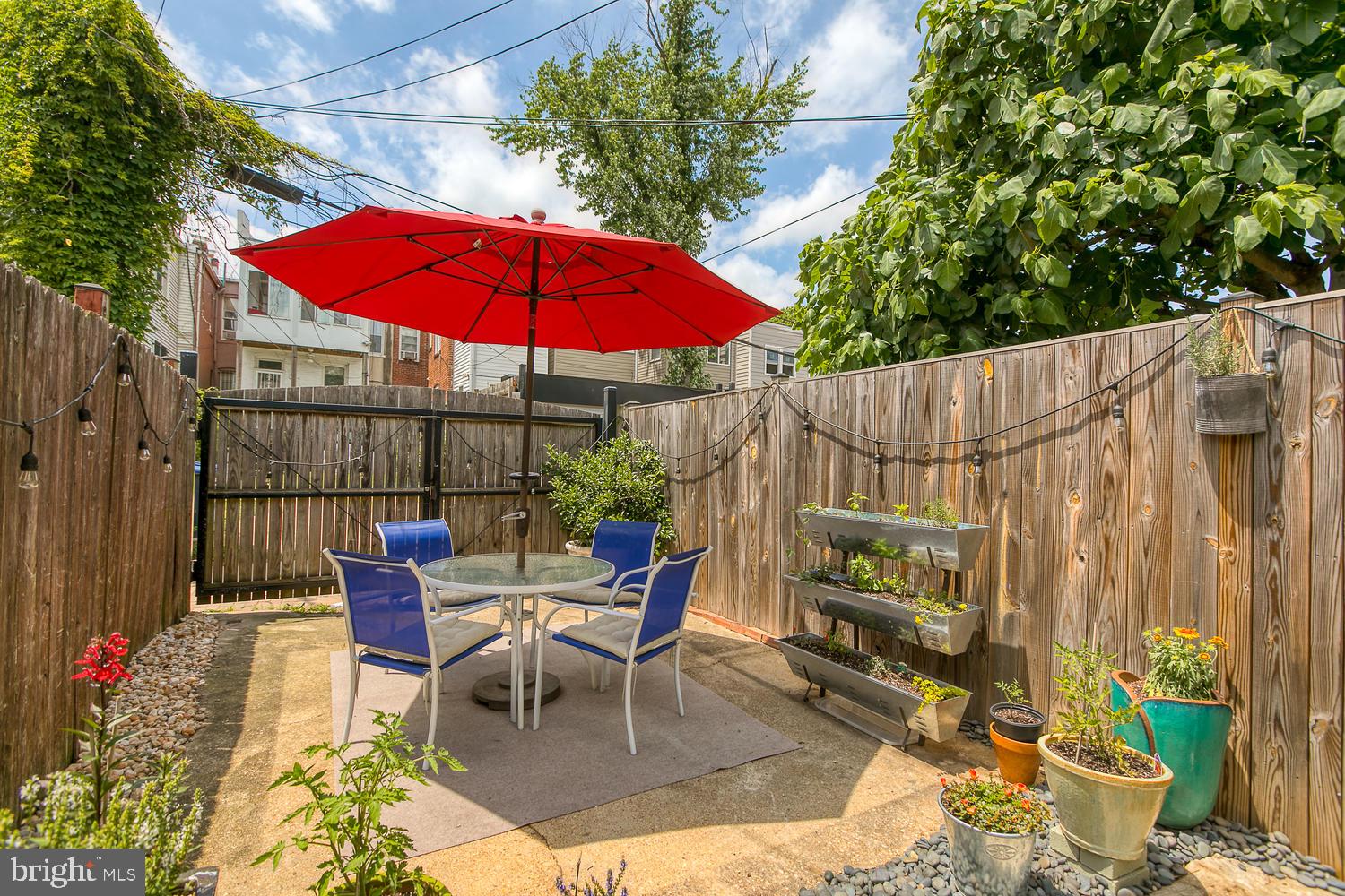 602 14th Place Northeast Washington, DC 20002 - Photo 5 of 40 Gorgoues fenced rear patio!