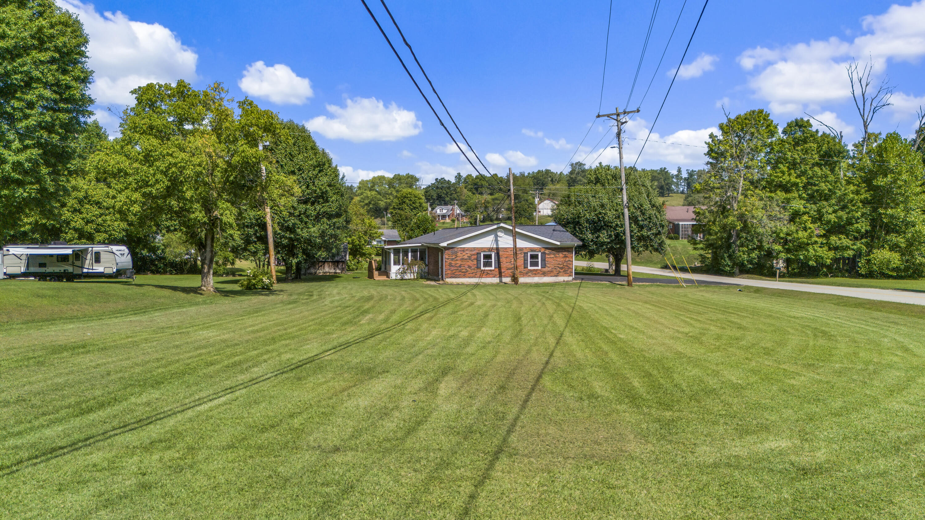 138 Sandy Ridge Road Campton, KY 41301 - Photo 12 of 37 DJI_20240827115842_0081_D