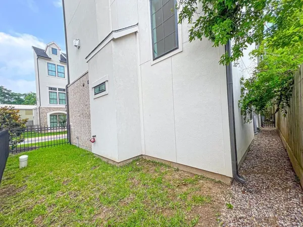 $3,100 | 2122 Blalock Road, Unit A, Houston, TX 77080
