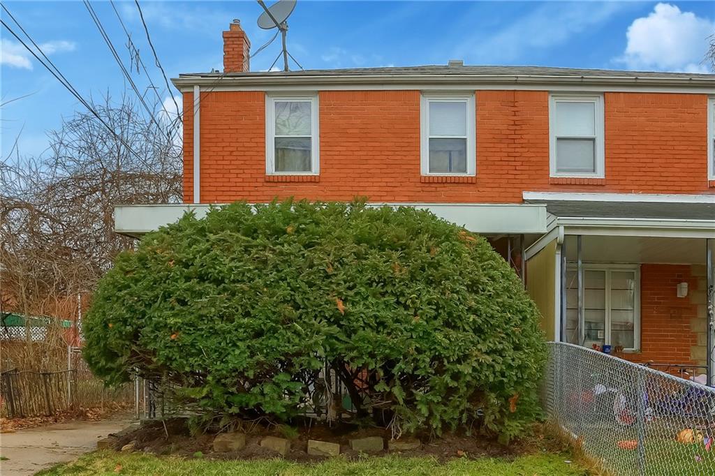 711 Shadycrest Road Pittsburgh, PA 15216 - Photo 2 of 16 Gallery Image 2