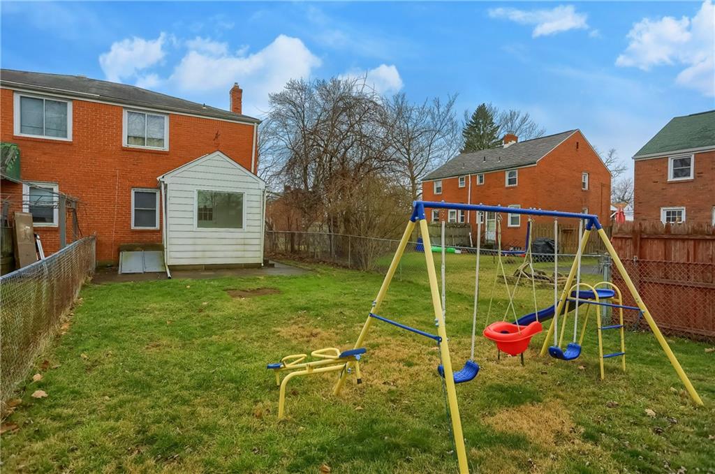 711 Shadycrest Road Pittsburgh, PA 15216 - Photo 3 of 16 Gallery Image 3