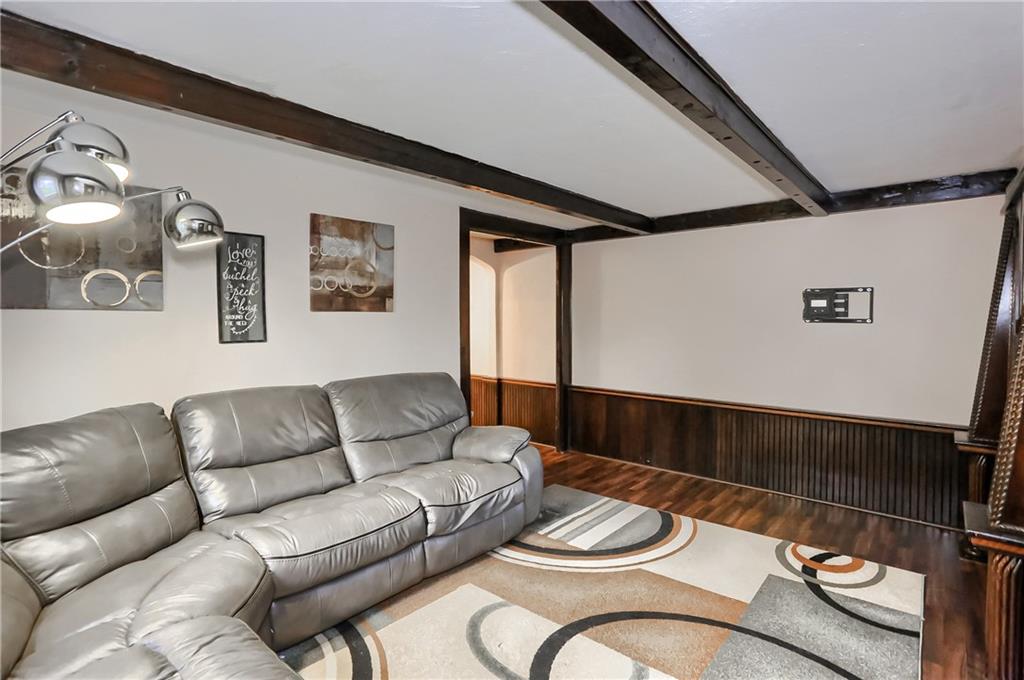 711 Shadycrest Road Pittsburgh, PA 15216 - Photo 4 of 16 Gallery Image 4