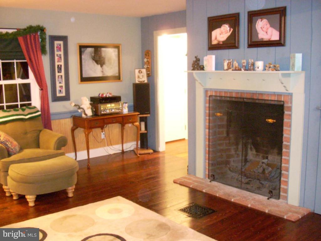 810 South Cedar Street Lititz, PA 17543 - Photo 3 of 4 Gallery Image 3