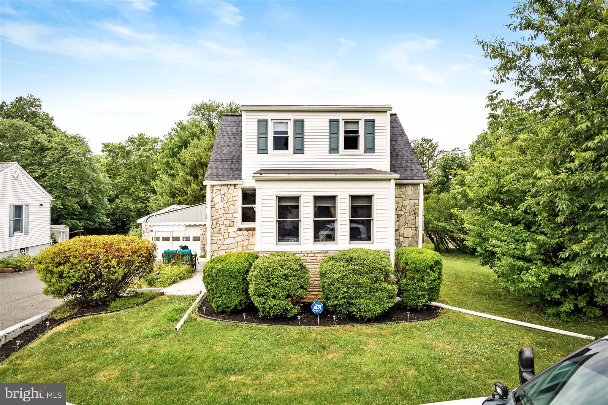 121 Florence Avenue Ewing, NJ 08618 - Photo 3 of 24