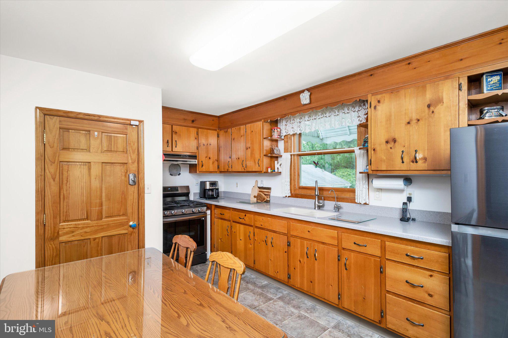 121 Florence Avenue Ewing, NJ 08618 - Photo 10 of 24