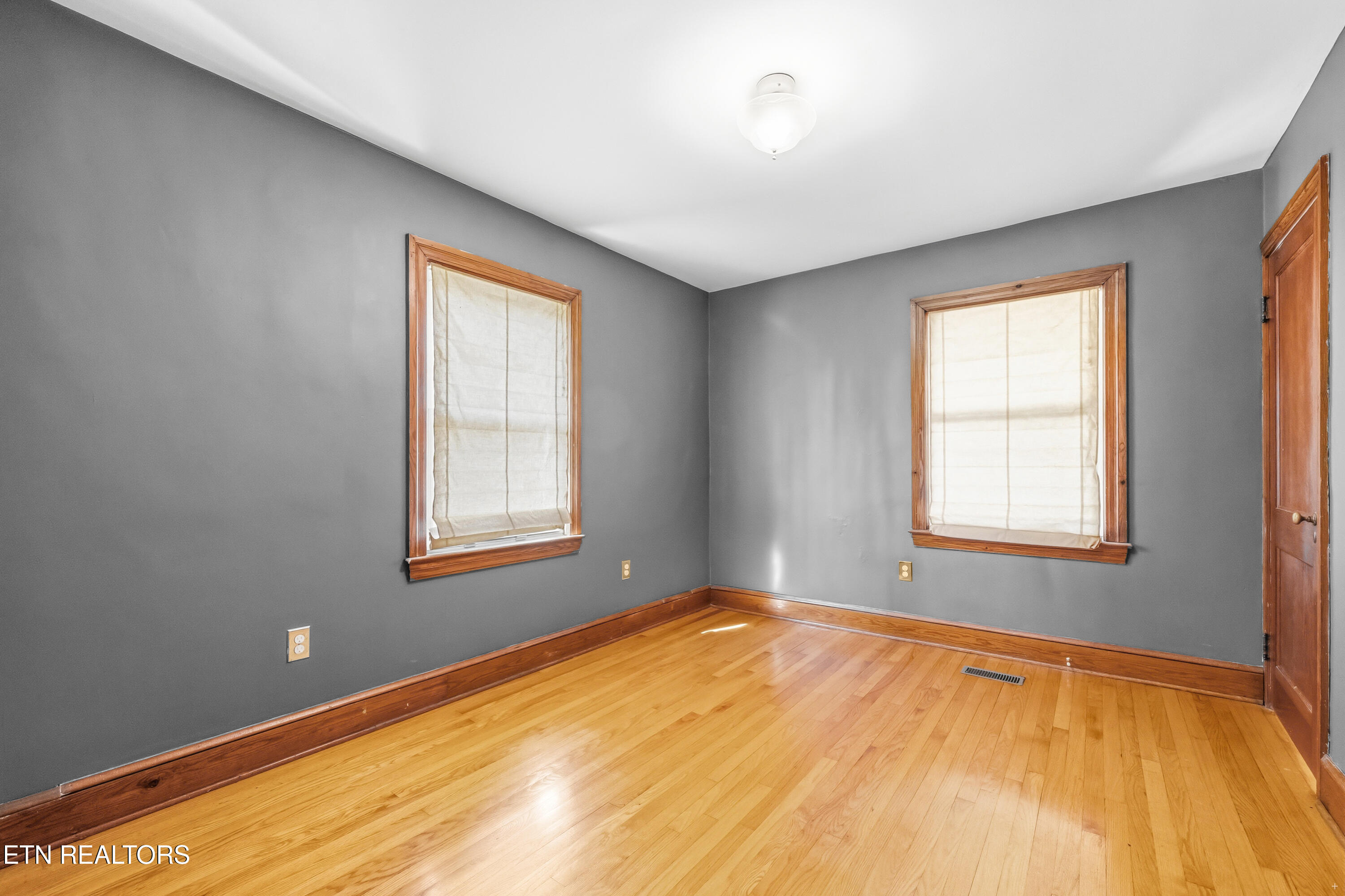 5102 East Sunset Road Knoxville, TN 37914 - Photo 22 of 39 Bedroom 3 - Main Level