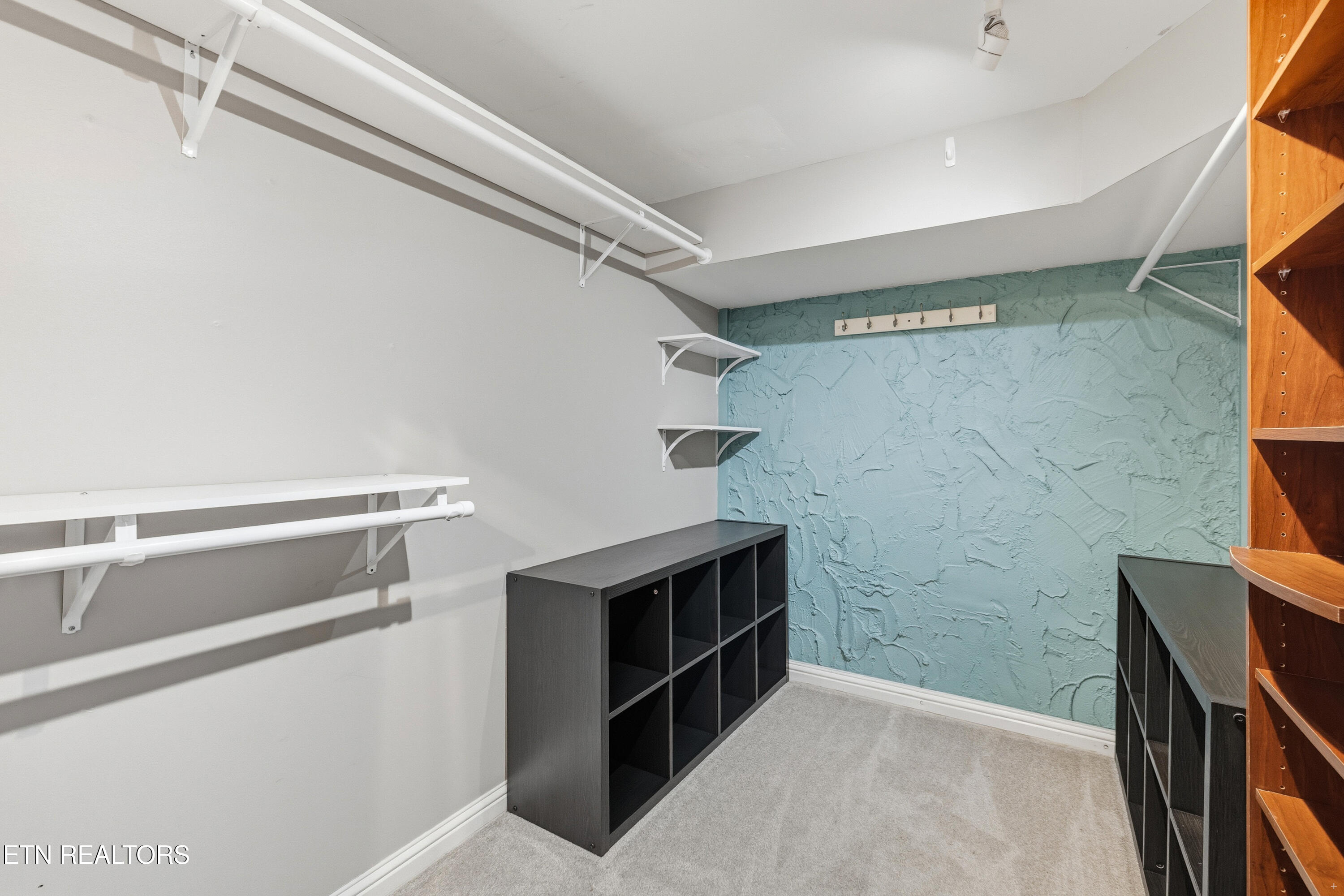 5102 East Sunset Road Knoxville, TN 37914 - Photo 26 of 39 Primary Walk-In Closet