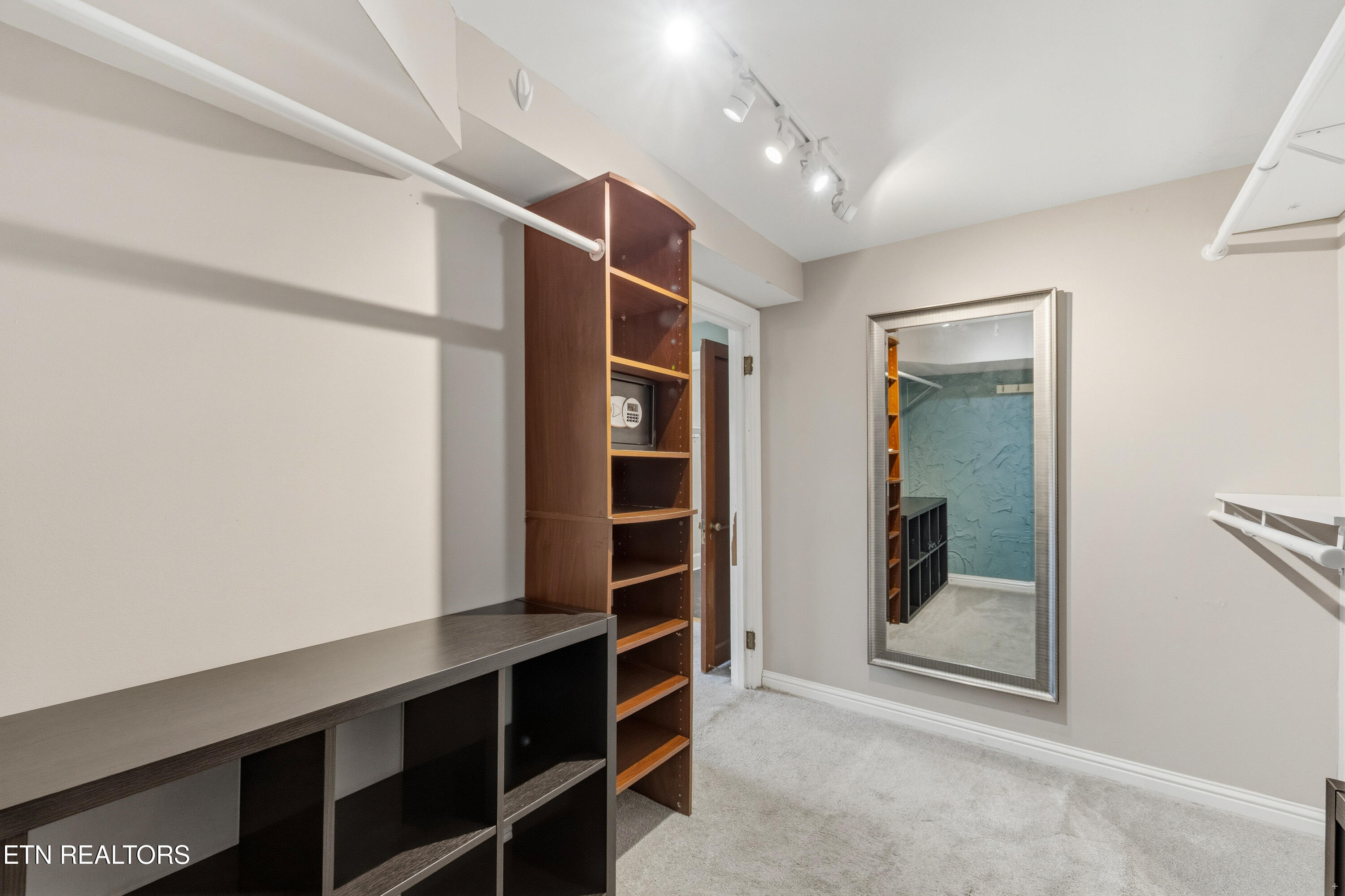 5102 East Sunset Road Knoxville, TN 37914 - Photo 27 of 39 Primary Walk-In Closet