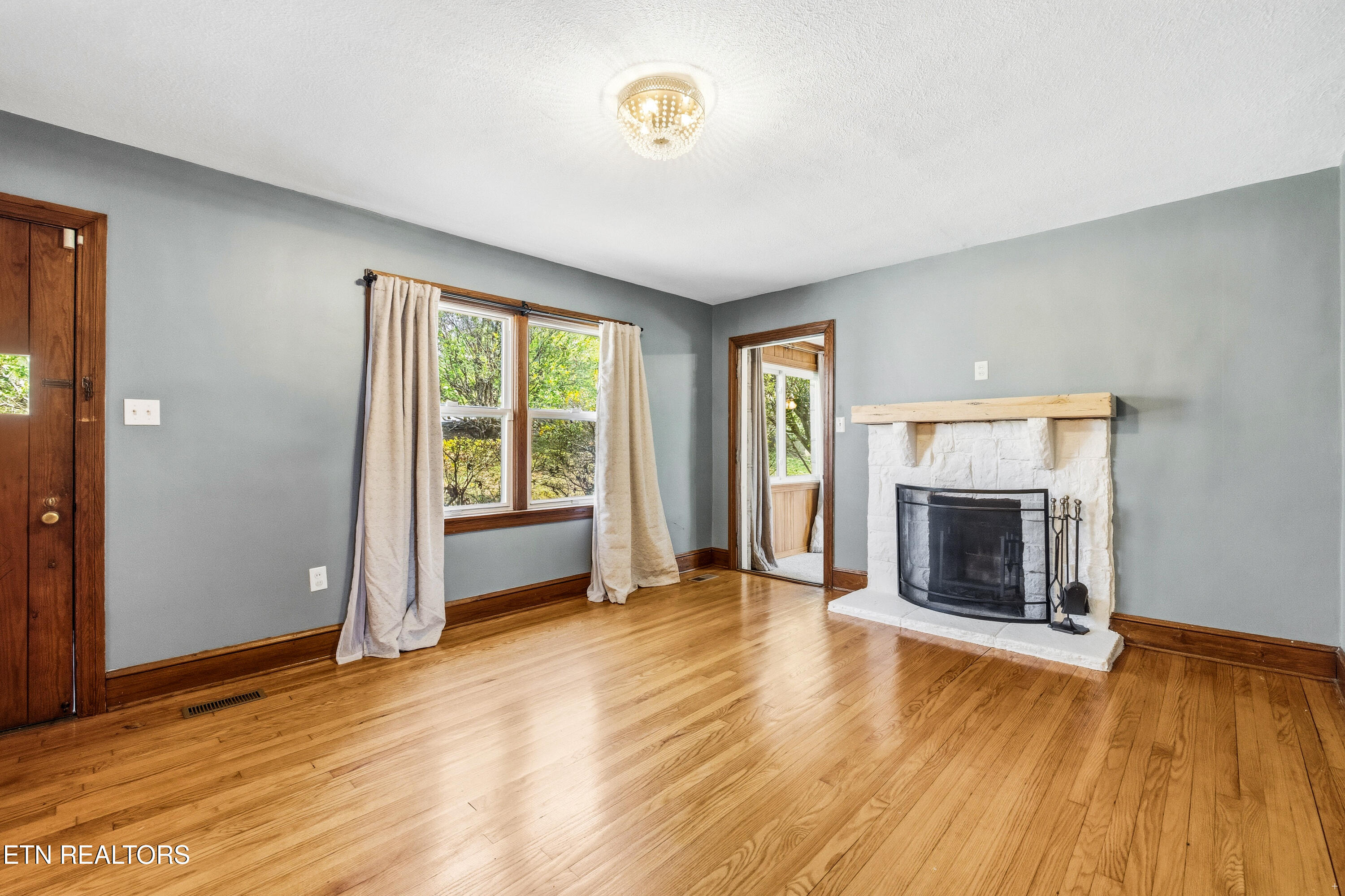 5102 East Sunset Road Knoxville, TN 37914 - Photo 3 of 39 Main Living Area