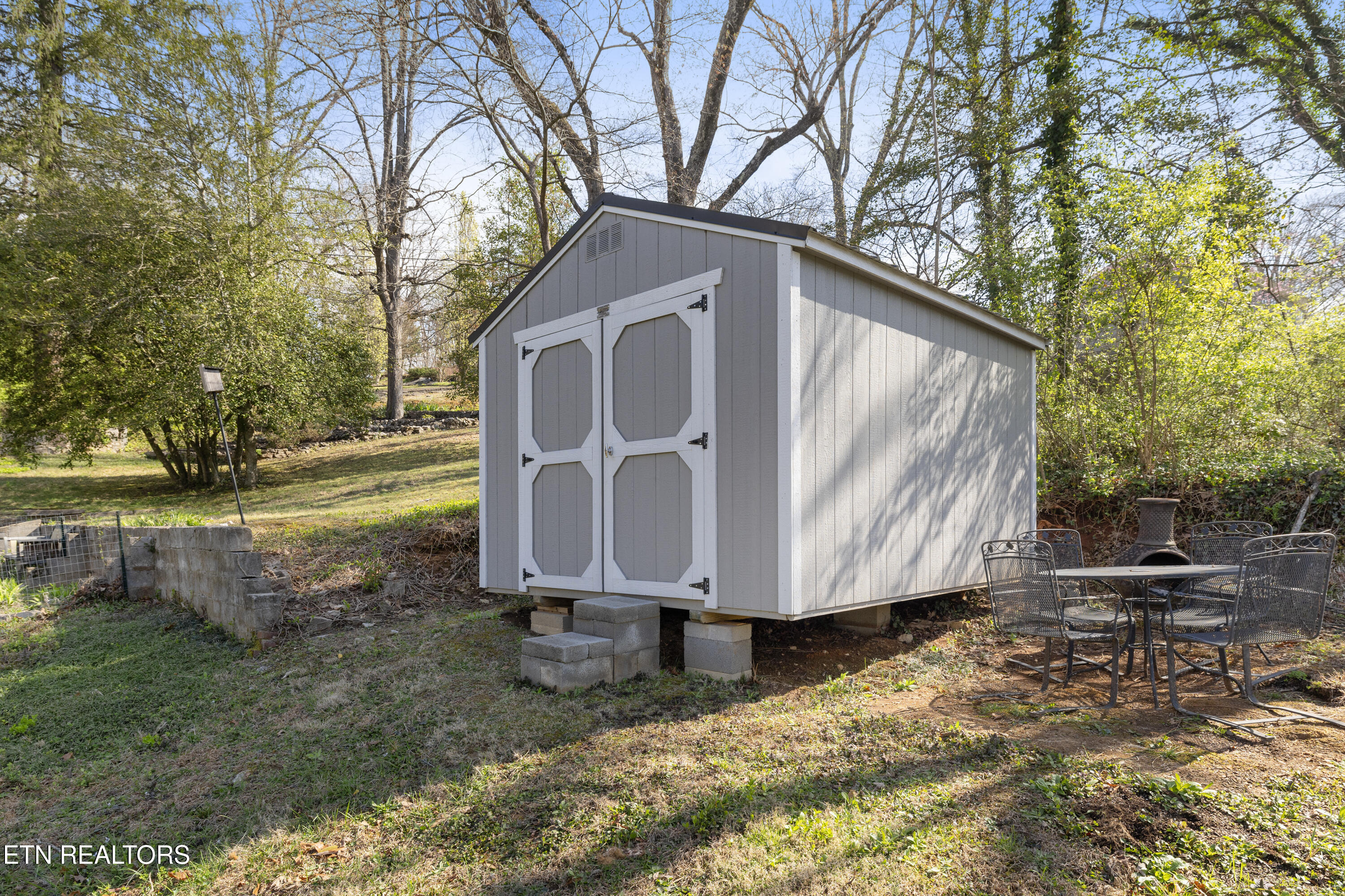 5102 East Sunset Road Knoxville, TN 37914 - Photo 32 of 39 Storage Shed