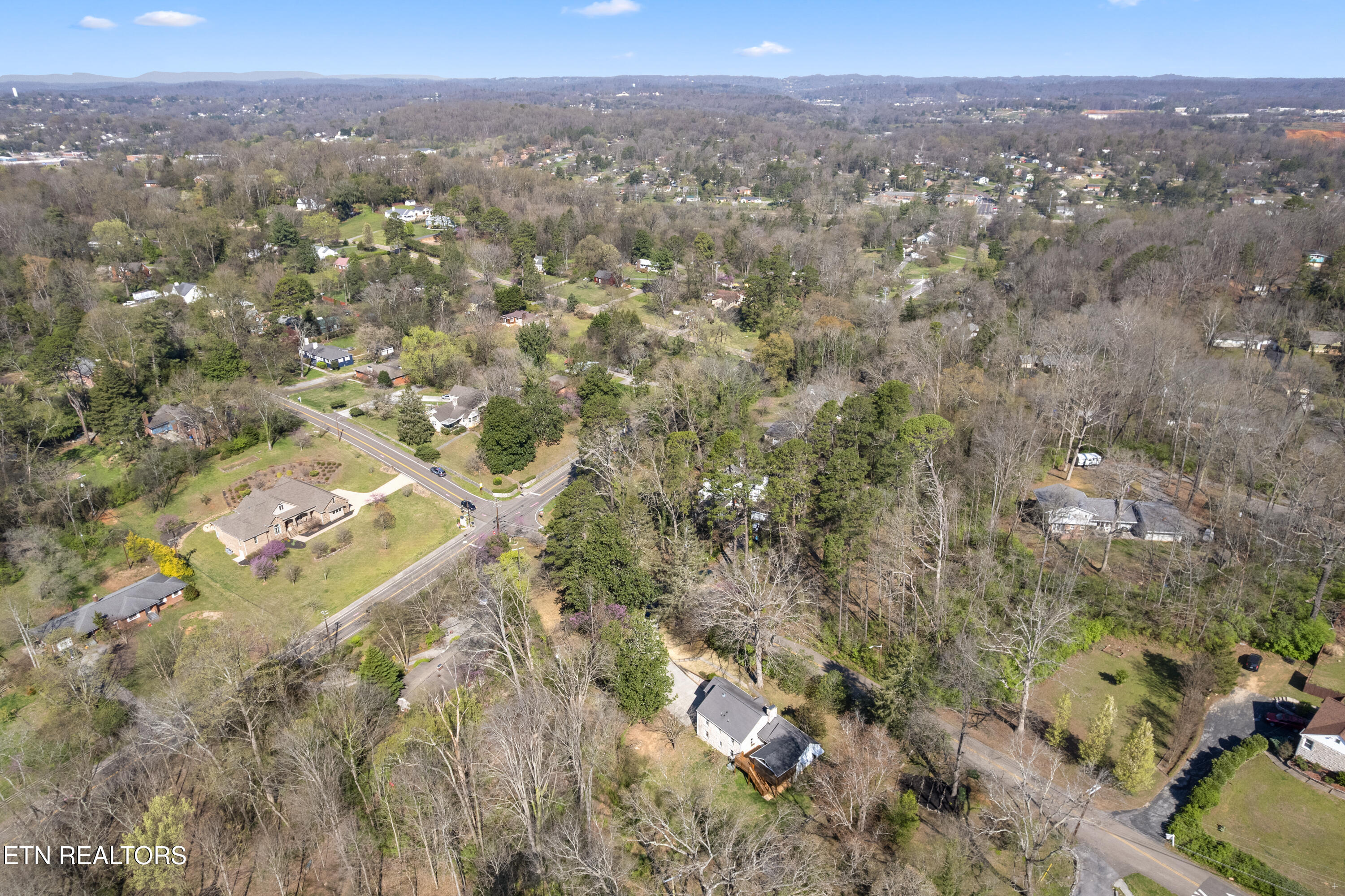 5102 East Sunset Road Knoxville, TN 37914 - Photo 37 of 39 5102 E Sunset Rd