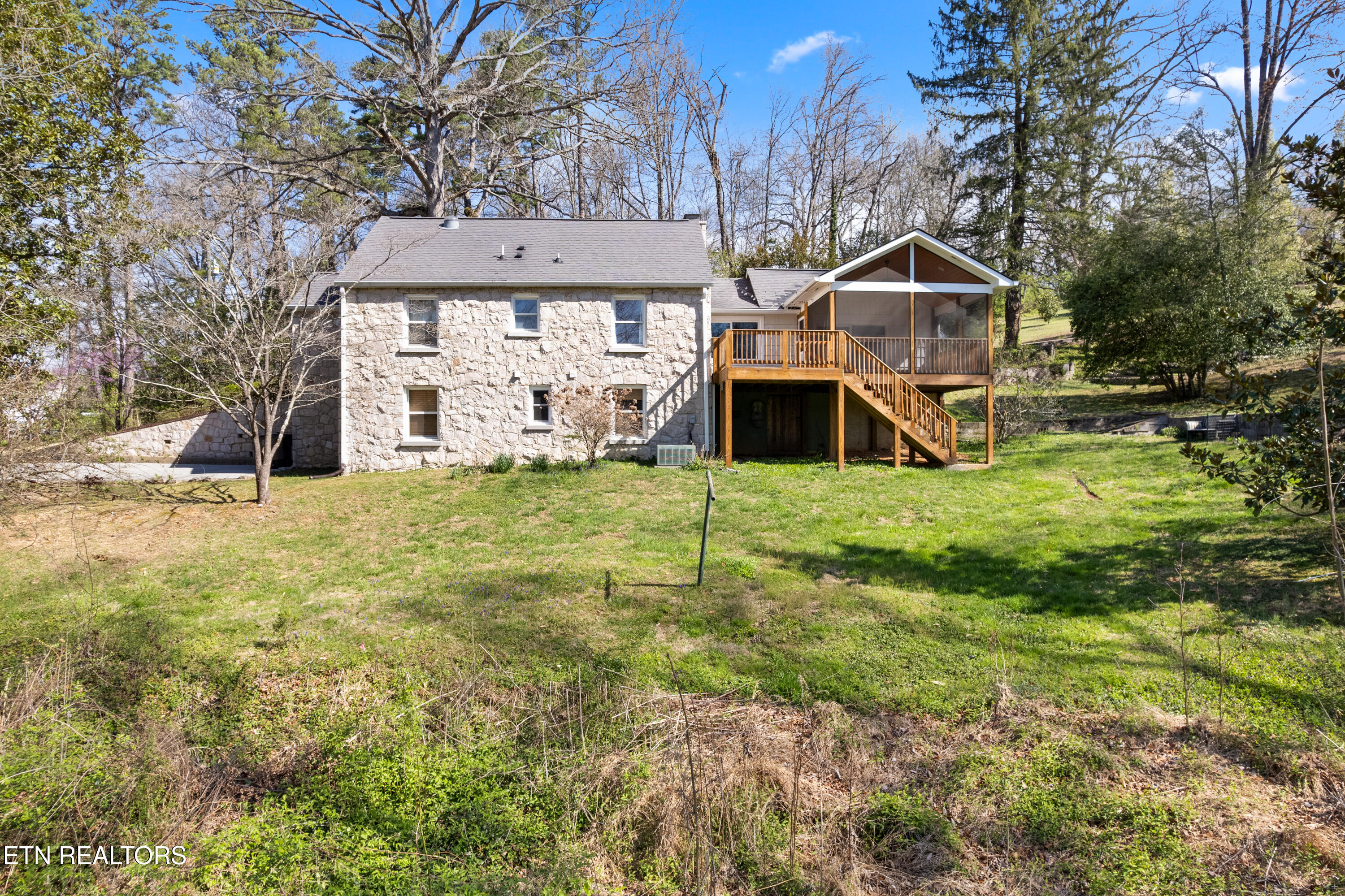 5102 East Sunset Road Knoxville, TN 37914 - Photo 38 of 39 5102 E Sunset Rd