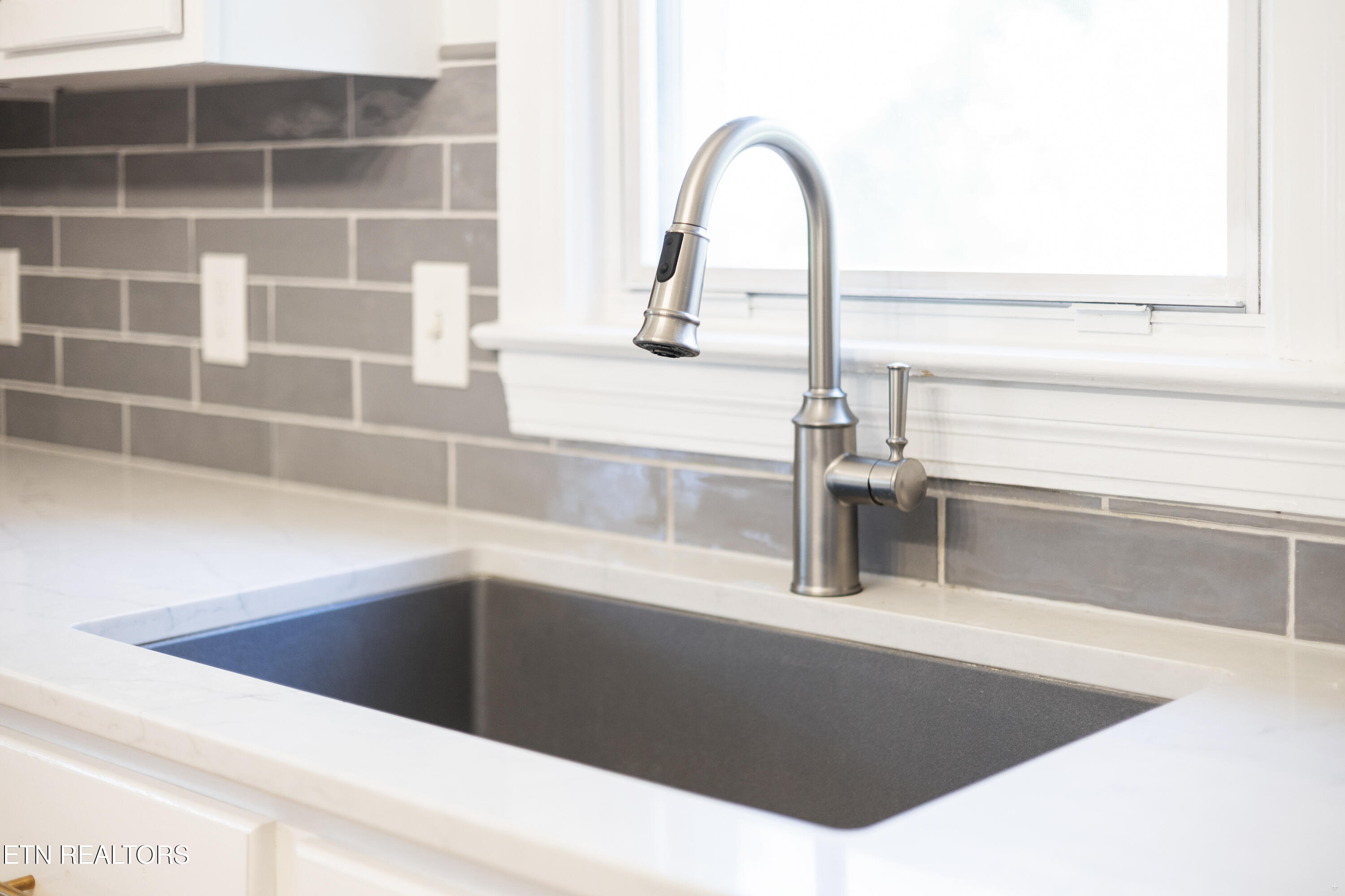 5102 East Sunset Road Knoxville, TN 37914 - Photo 8 of 39 Kitchen