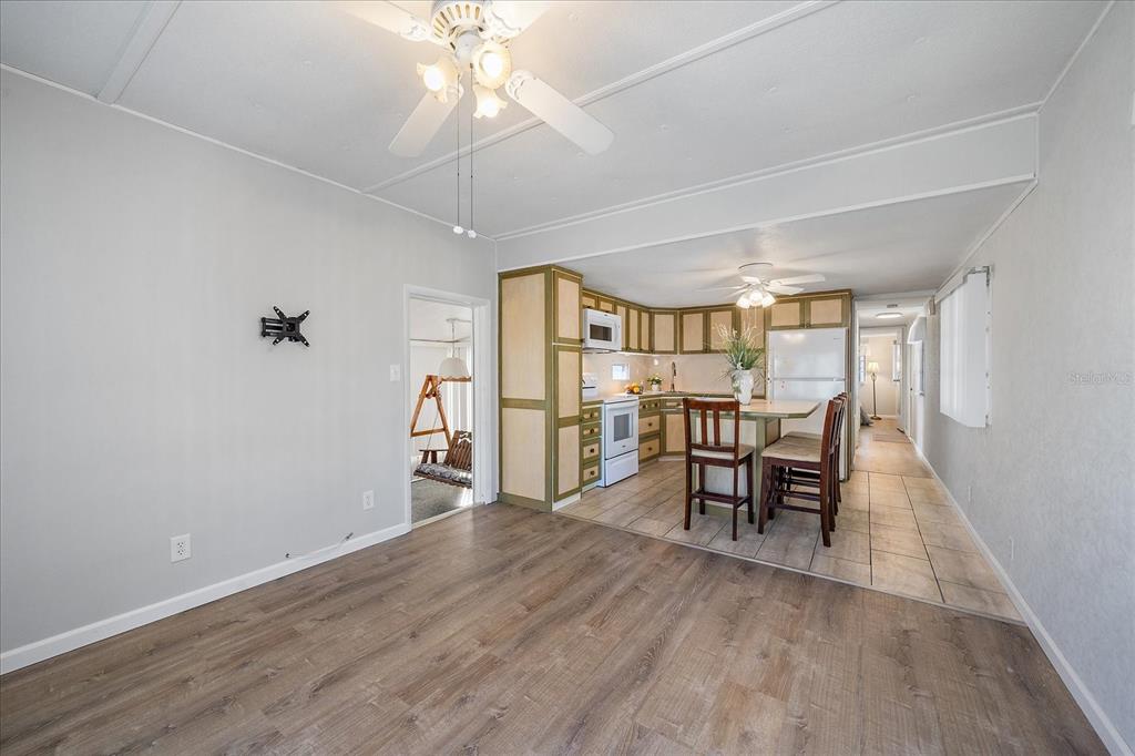 84 Del Rio Drive Palmetto, FL 34221 - Photo 10 of 24