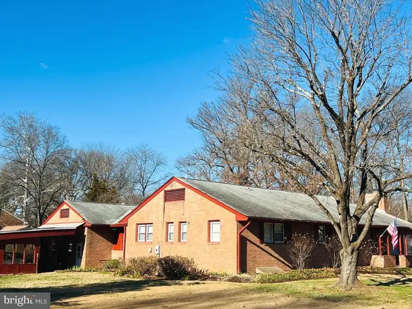 $4,250 | 3900 Laurel Road, Alexandria, VA 22309