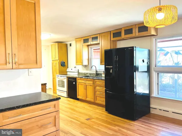 $4,250 | 3900 Laurel Road, Alexandria, VA 22309