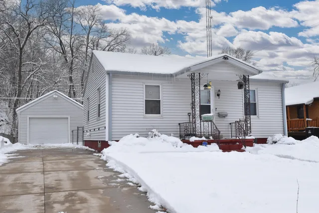 $234,900 | 2843 Eisenhower Drive, Racine, WI 53405