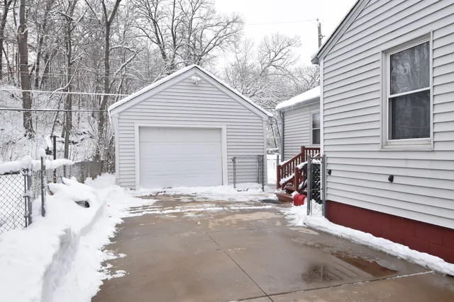 $234,900 | 2843 Eisenhower Drive, Racine, WI 53405