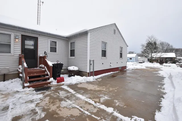 $234,900 | 2843 Eisenhower Drive, Racine, WI 53405