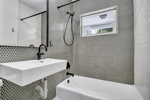 $900,000 | 707 South Lois Avenue, Tampa, FL 33609